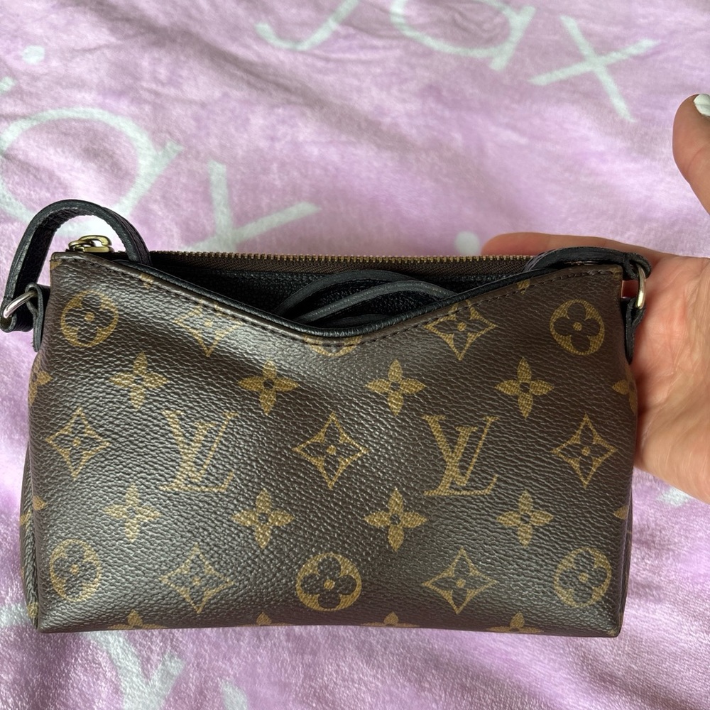 Louis Vuitton Pallas crossbody uniformes